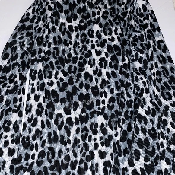 Leopard Print mock turtle neck Long Sleeve Top - Picture 8 of 9